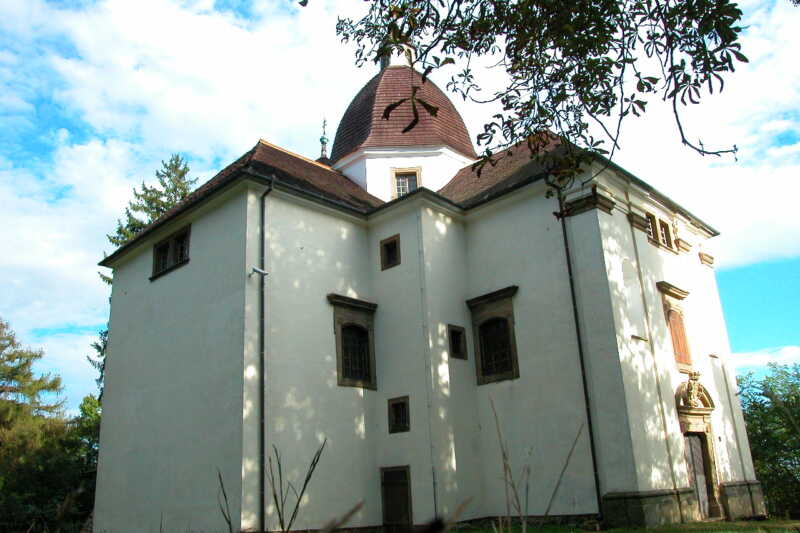 Kaple svaté Barbory u hradu Buchlov - místo s tajemnou atmosférou
