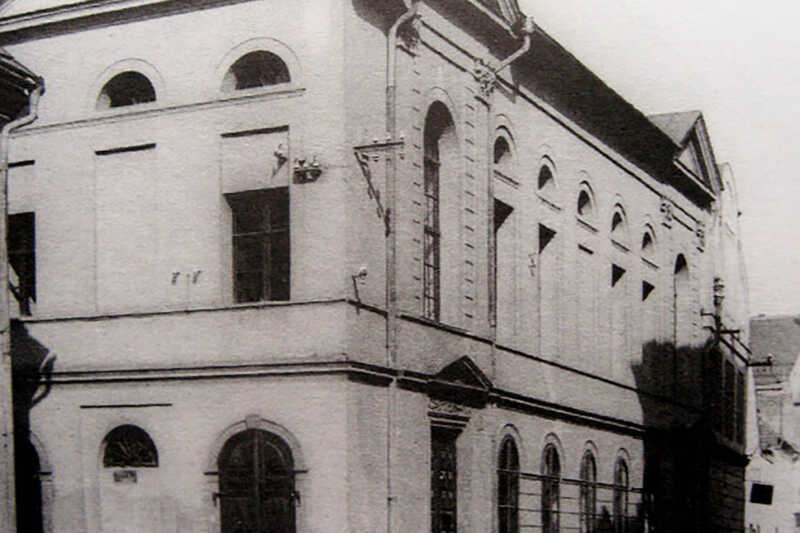 Stará synagoga na dobové fotografii