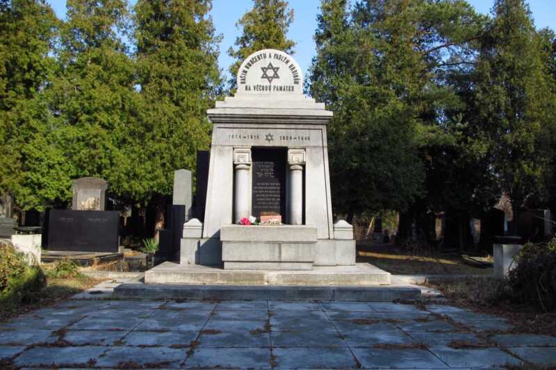 Monument - památník židovského hřbitova