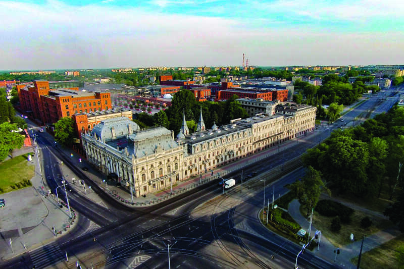 Palác Poznaňského v celé své velikosti