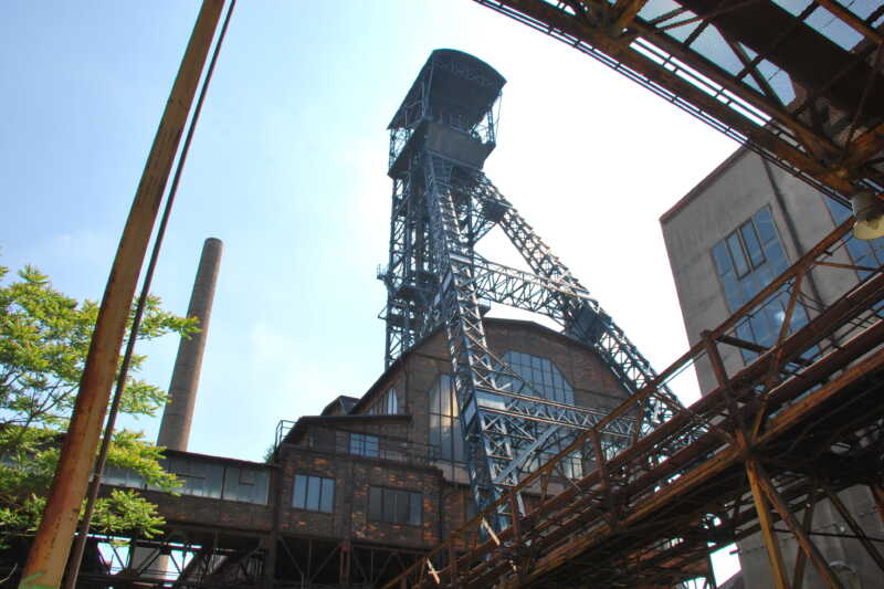 Ocelová těžní věž je dnes jako nová. Bez ní by se na povrch nedostalo ani kilo uhlí
