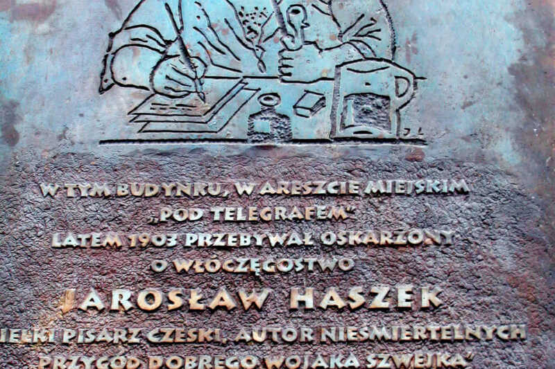 Pamětní deska Jaroslava Haška na domě "Pod telegrafem"