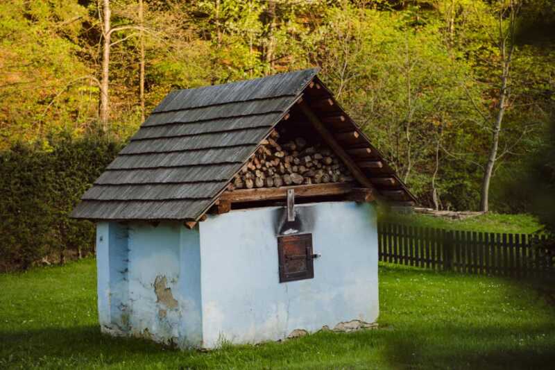Společná chlebová pec v zaniklé sklářské huti kolonii