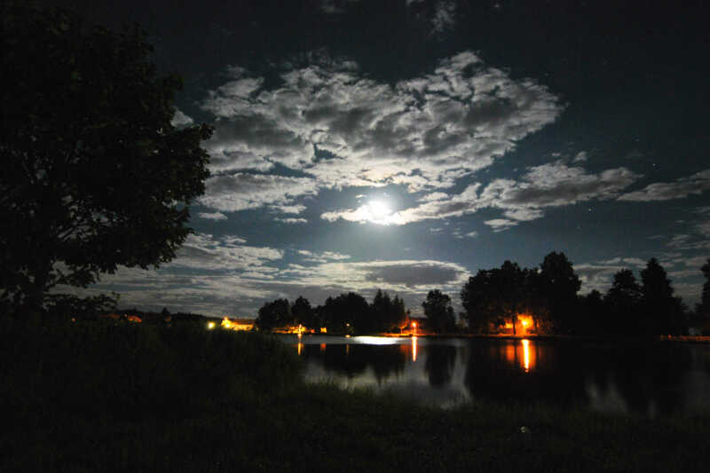 Měsíc nad rybníkem Suchý