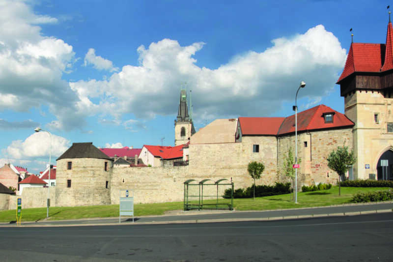 Lounské hradby